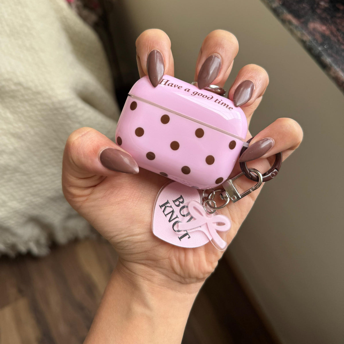 Rosa Polka Dot AirPods-fodral med hjärtberlock – sött skyddande fodral