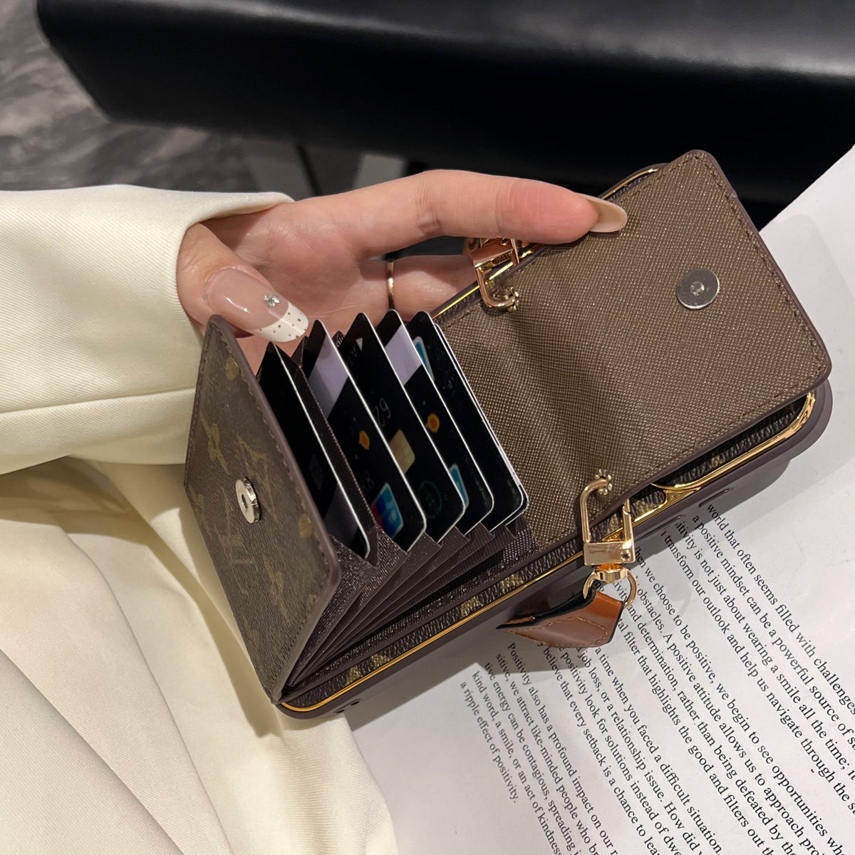 Funda para teléfono con tarjetero 06