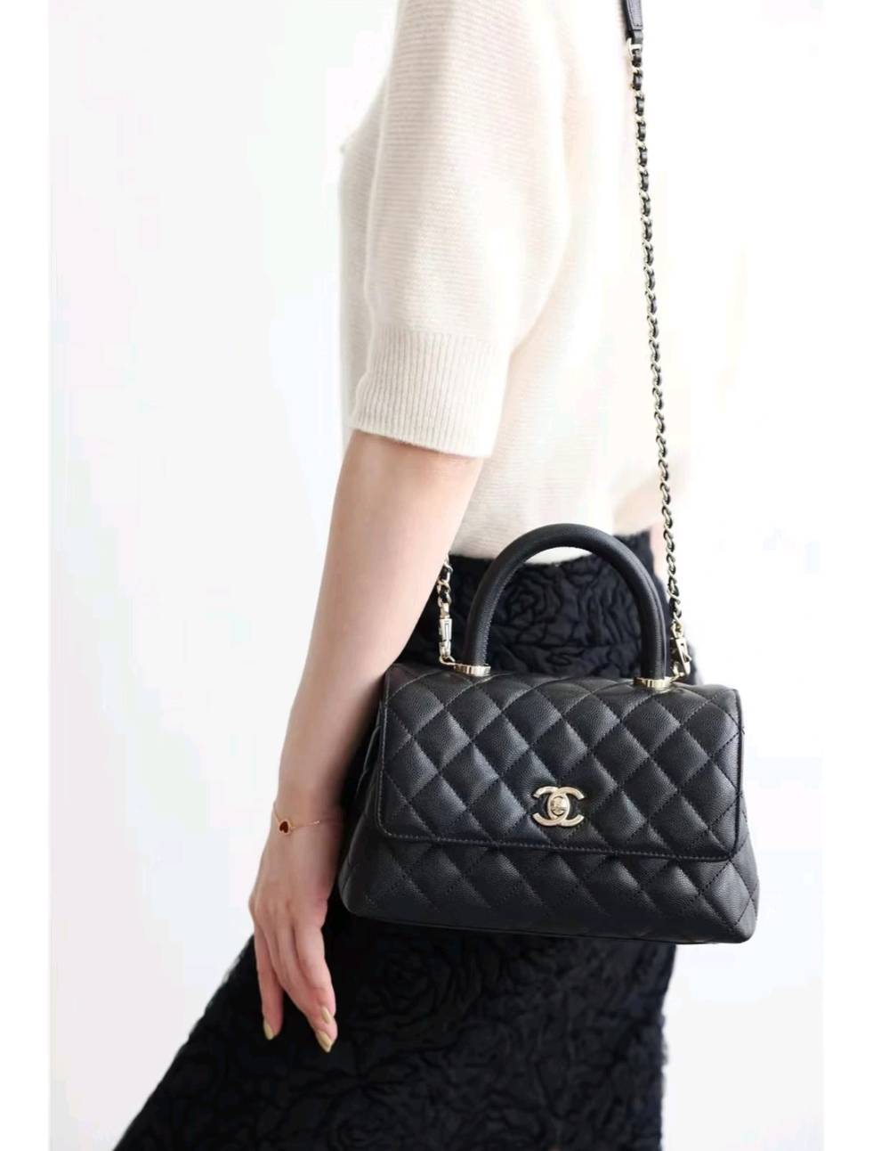 Bolso con solapa de lujo con asa en C de Caviar