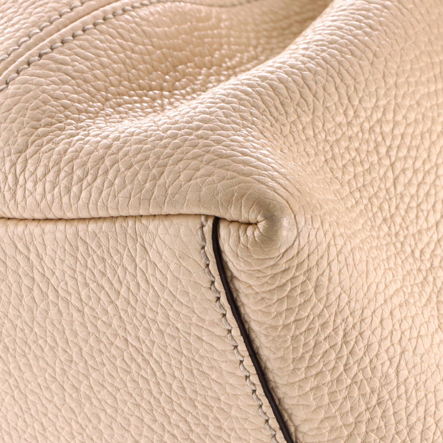 Soho Chain Strap Shoulder Bag Leather Medium