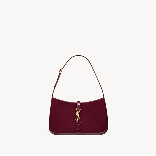 Hobo Saint Laurent Le 5 à 7 de charol – Elegancia burdeos