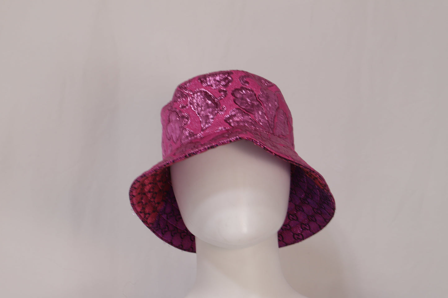 Gucci Lamé GG Monogram Reversible Bucket in Pink Polyamide