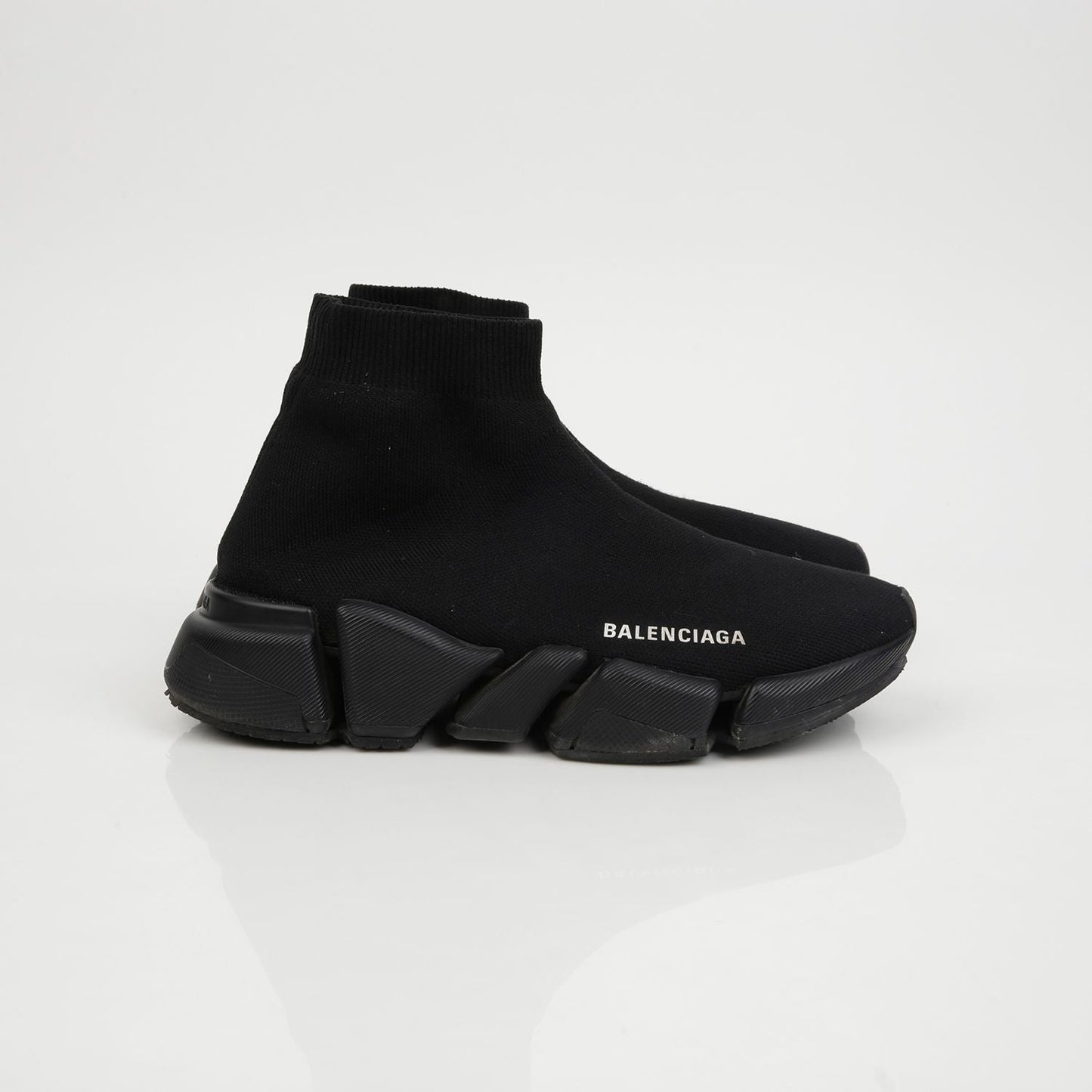 Women's Speedrunner Sneakers Size