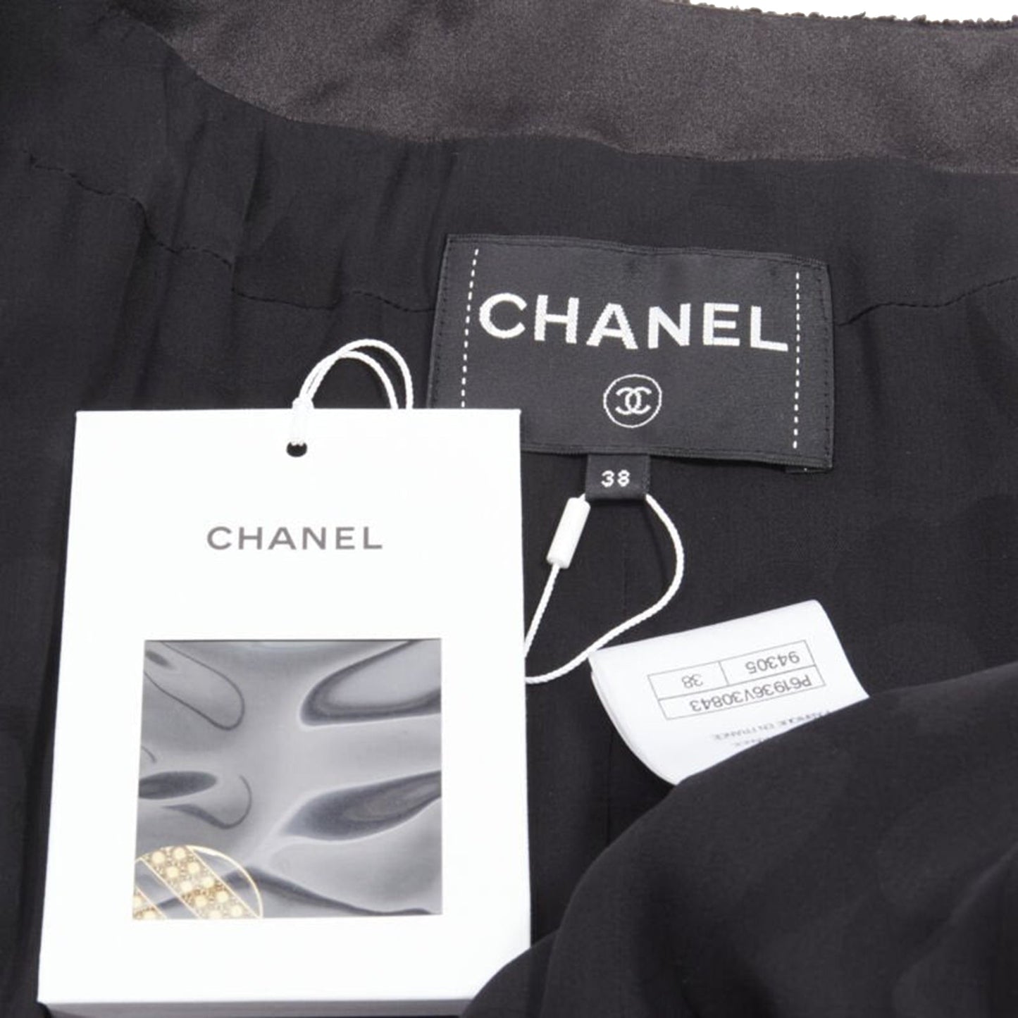 Women's Chanel wool boucle gold round shoulder cocoon jacket
