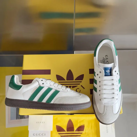 SNEAKERS 19