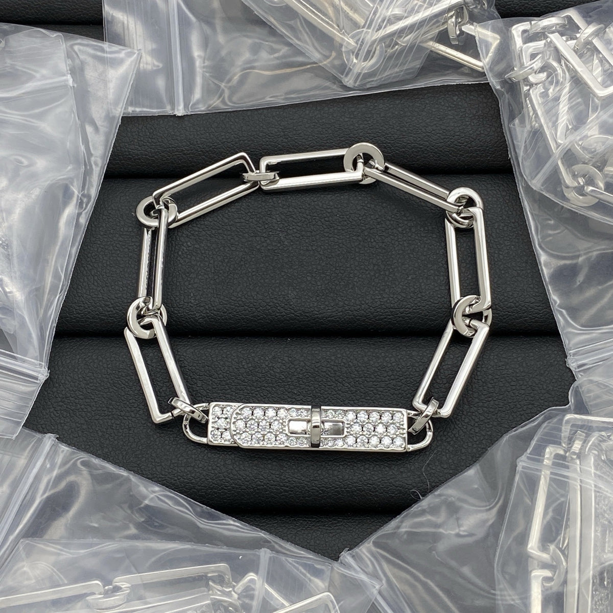 H Sparkling Link Bracelet