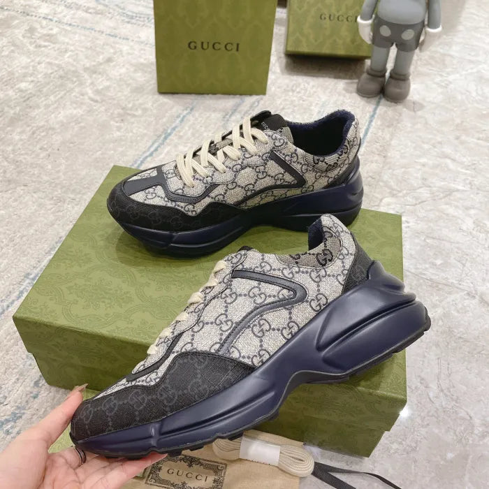 SNEAKERS 26