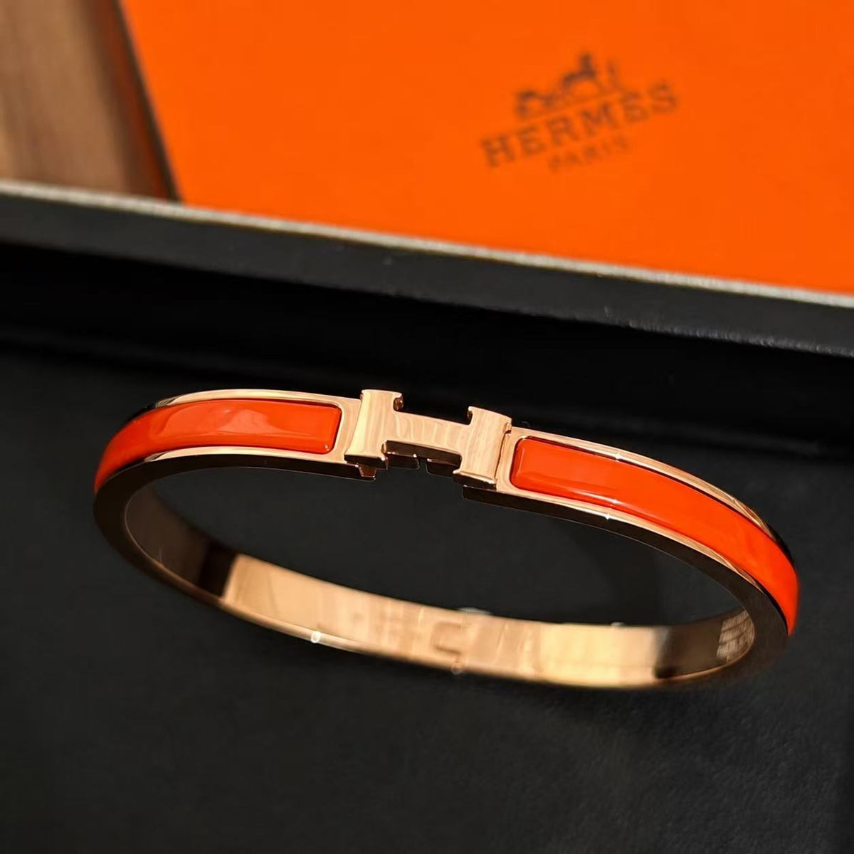 H 6 mm Color Accent Bangle