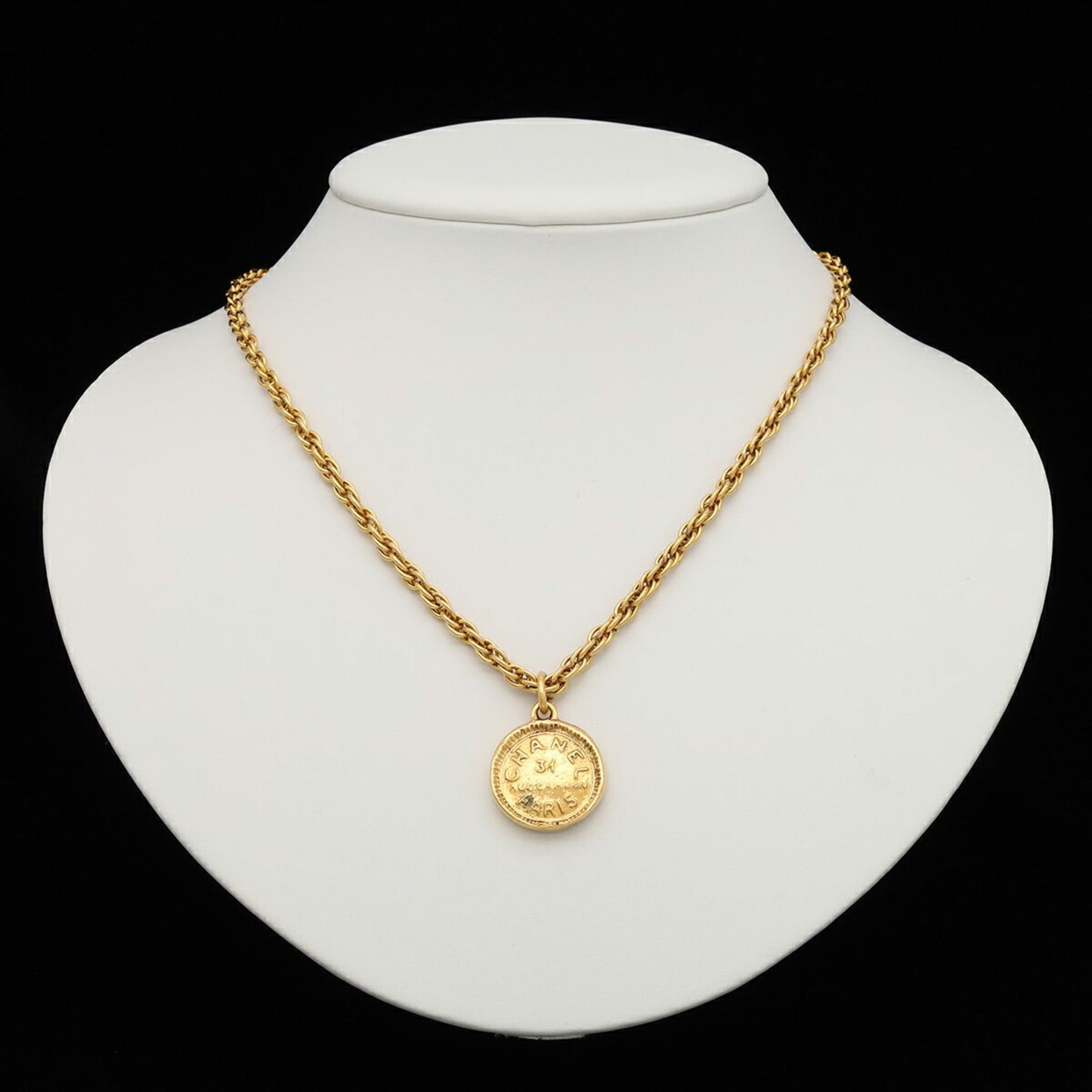 31 Rue Cambon Pendant Necklace Gold