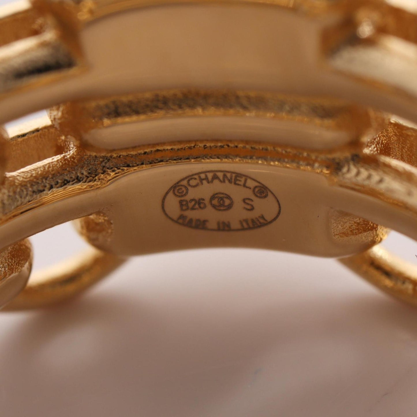 Chain Motif Ring Metal