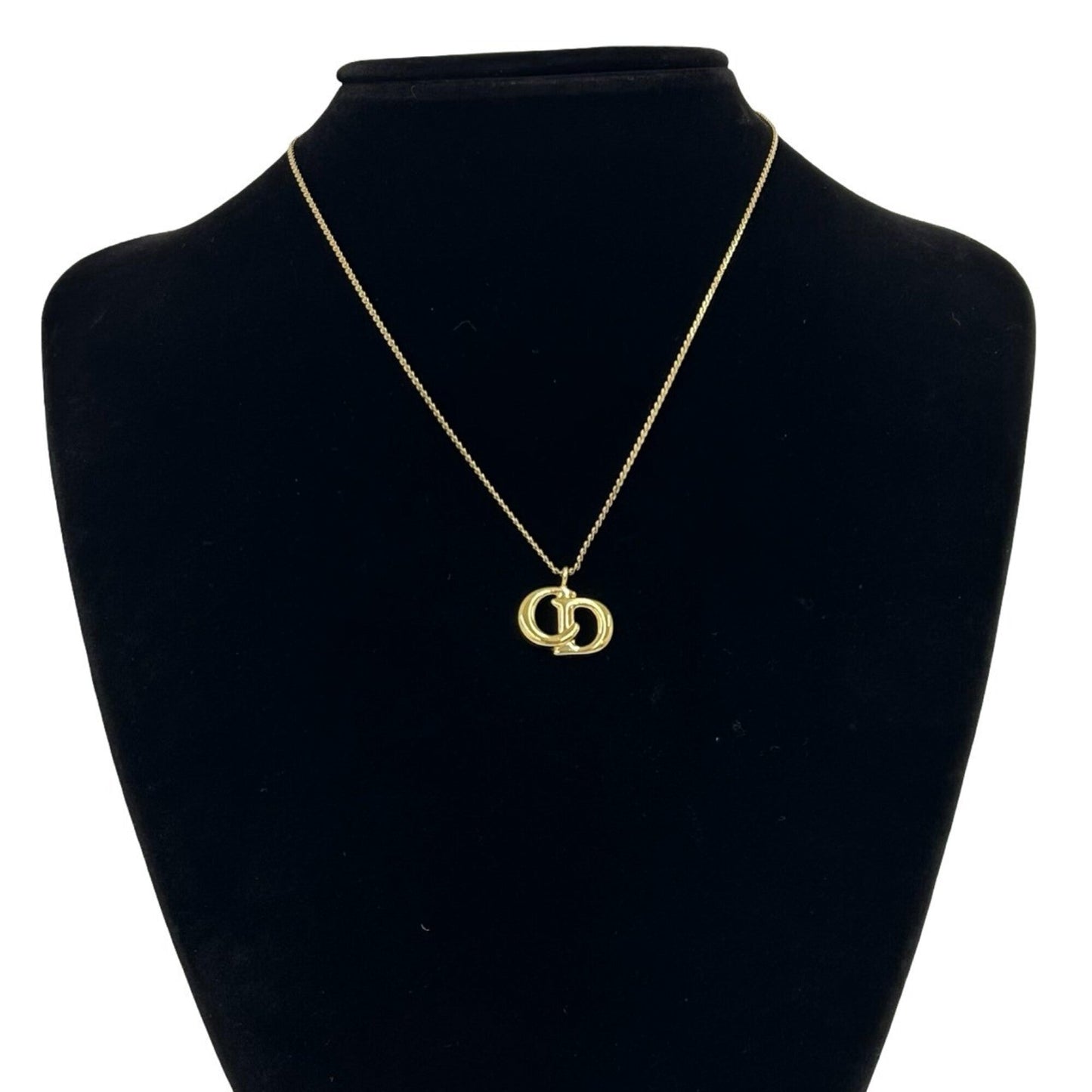 Vintage Pendant Necklace Gold