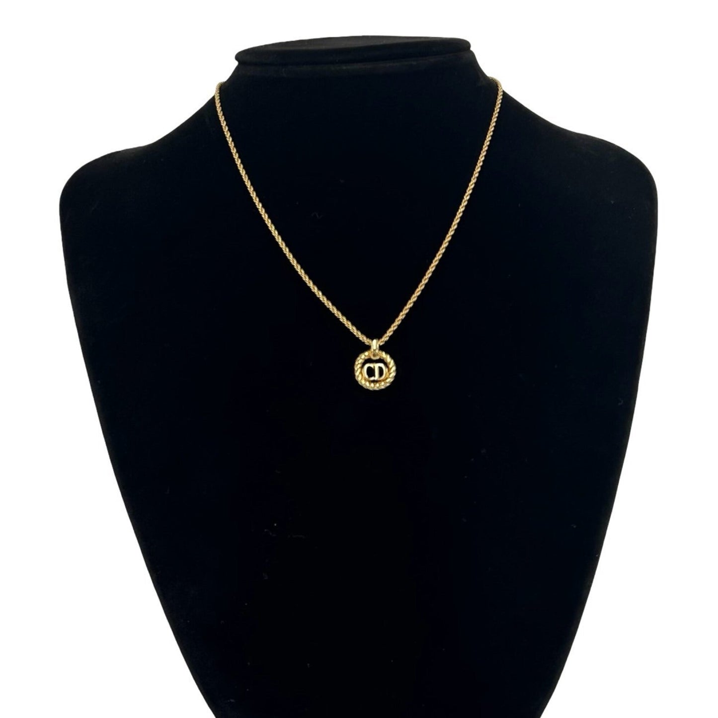 Vintage Pendant Necklace Gold