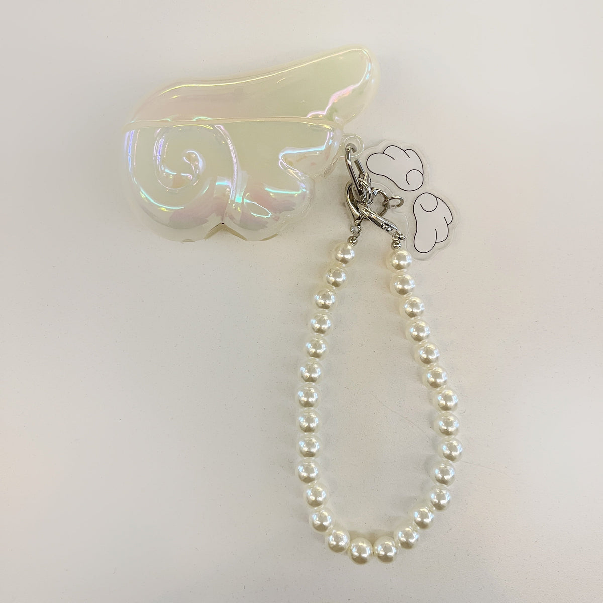 Angel Wing AirPods-fodral med pärl- och pärlberlock