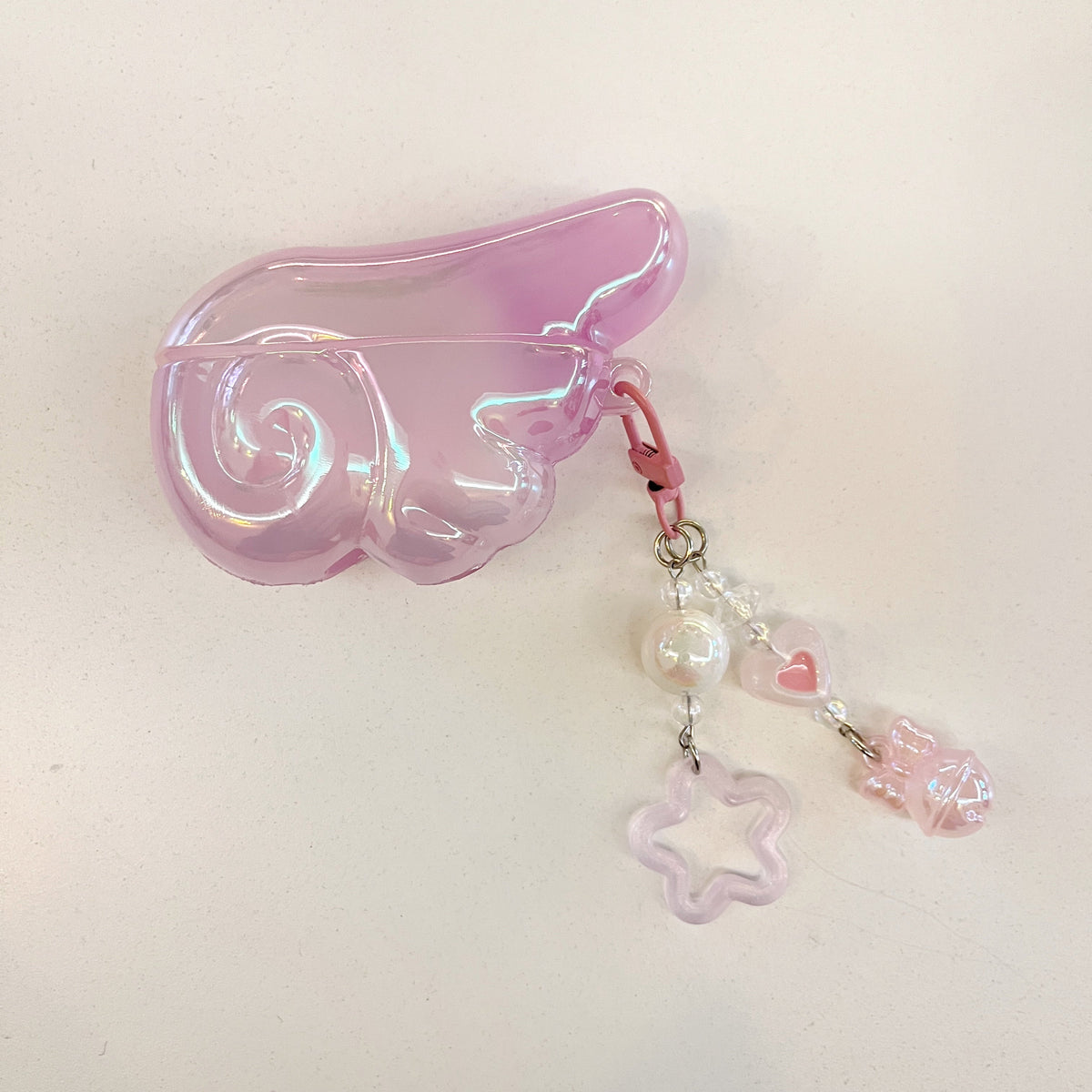 Angel Wing AirPods-fodral med pärl- och pärlberlock