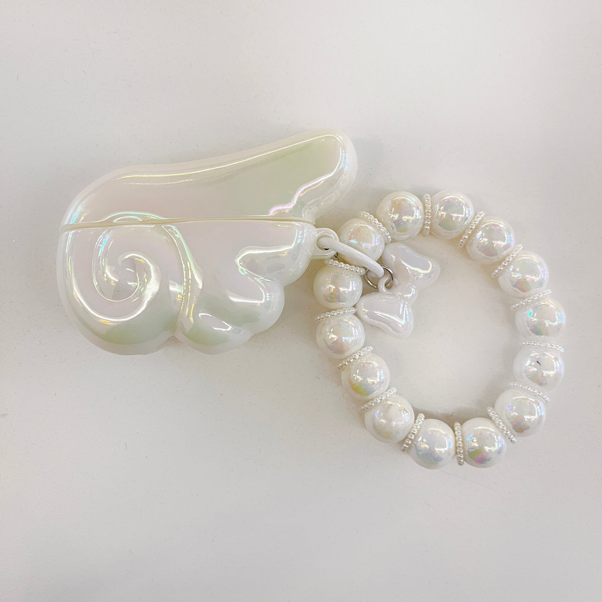 Angel Wing AirPods-fodral med pärl- och pärlberlock