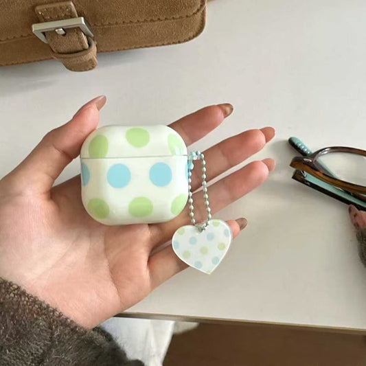 Funda para AirPods de lunares con dije de corazón – Azul pastel y verde
