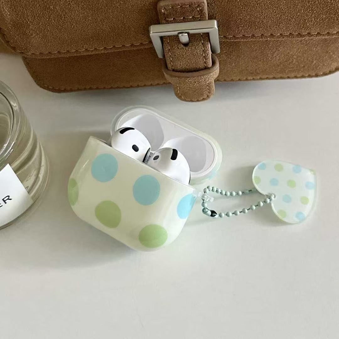Polka Dot AirPods-fodral med hjärtberlock – pastellblått och grönt