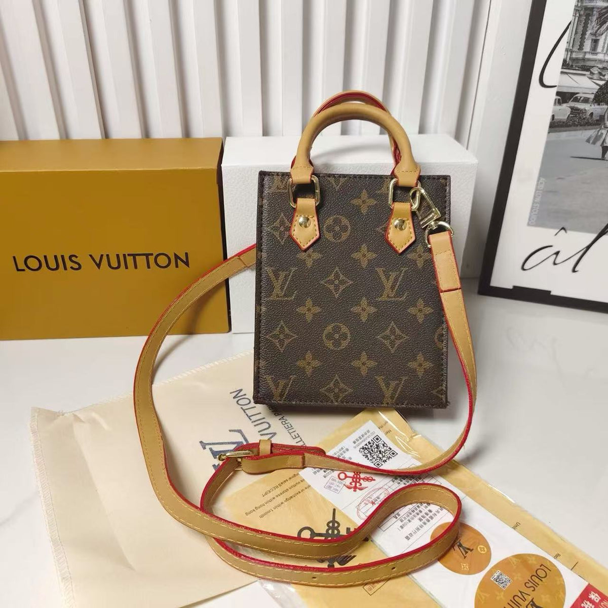 Cartera de diseño con llavero.