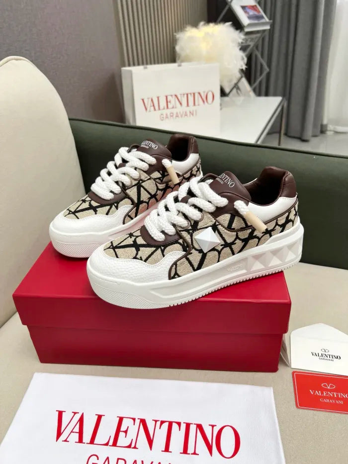 V - SNEAKERS