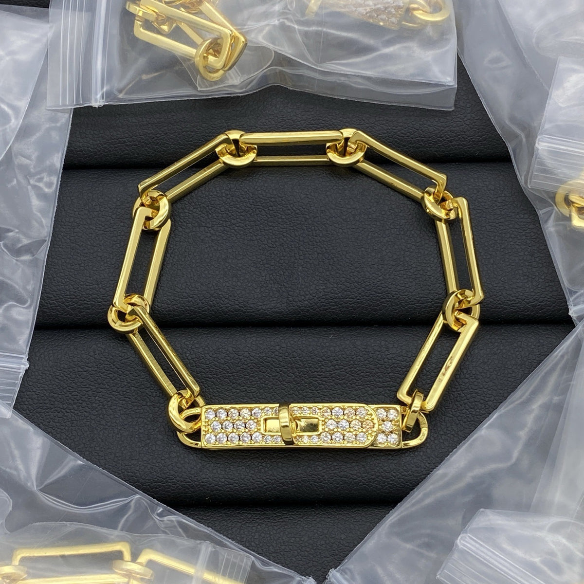 H Sparkling Link Bracelet