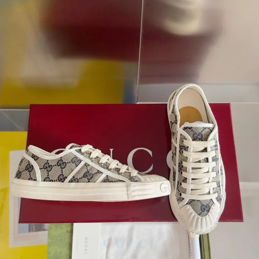 SNEAKERS 07