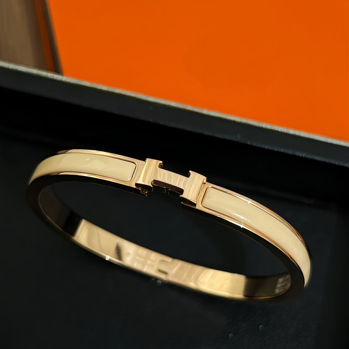 Beige accent bangle, rose-gold-tone
