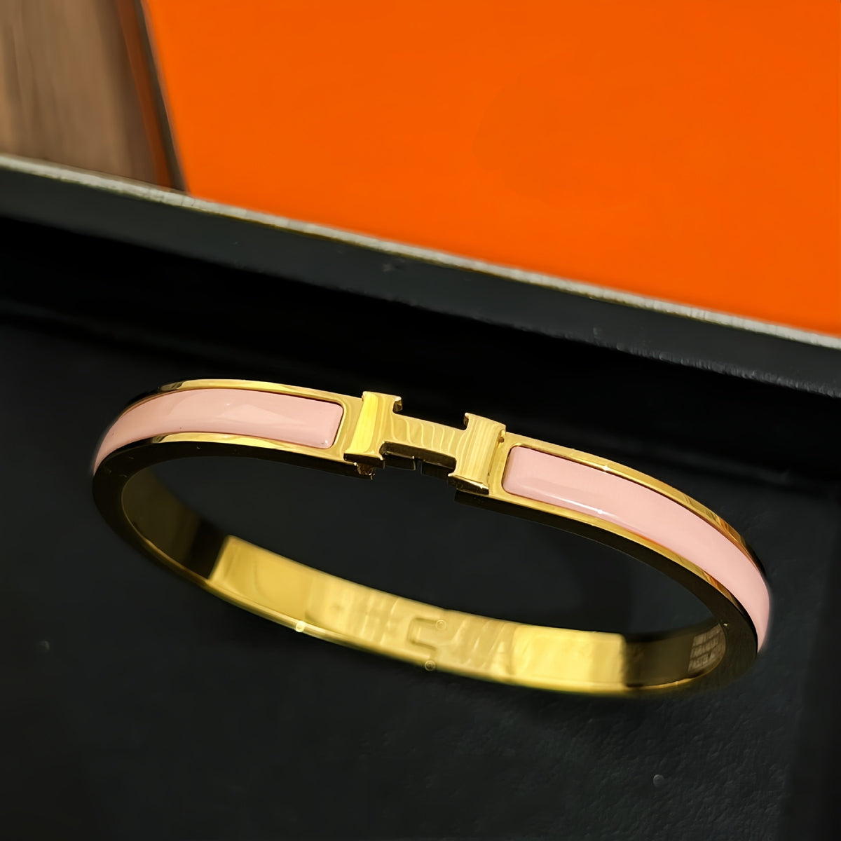 Pink accent bangle, gold-tone