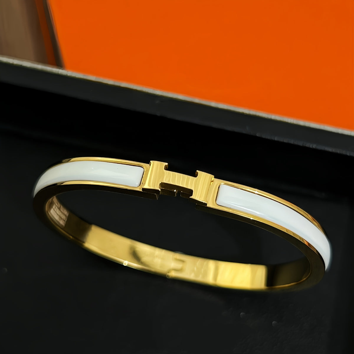 White accent bangle, gold-tone
