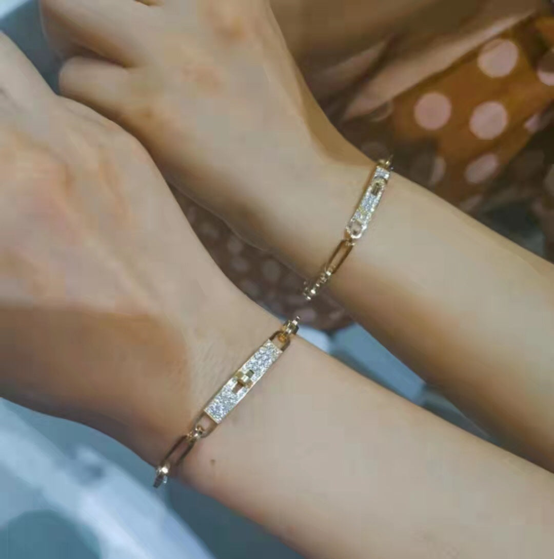 Sparkling link bracelet