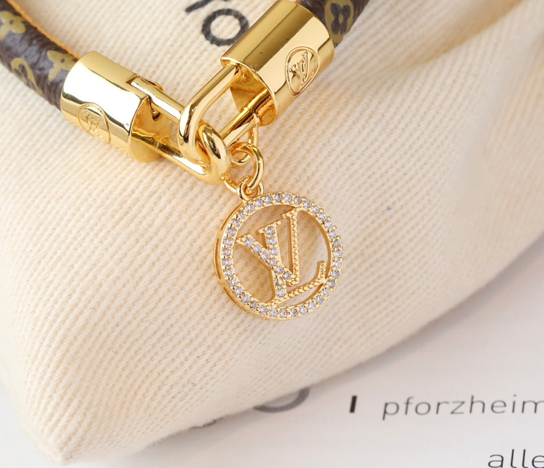 L Sparkling Pendant Strap Bracelet