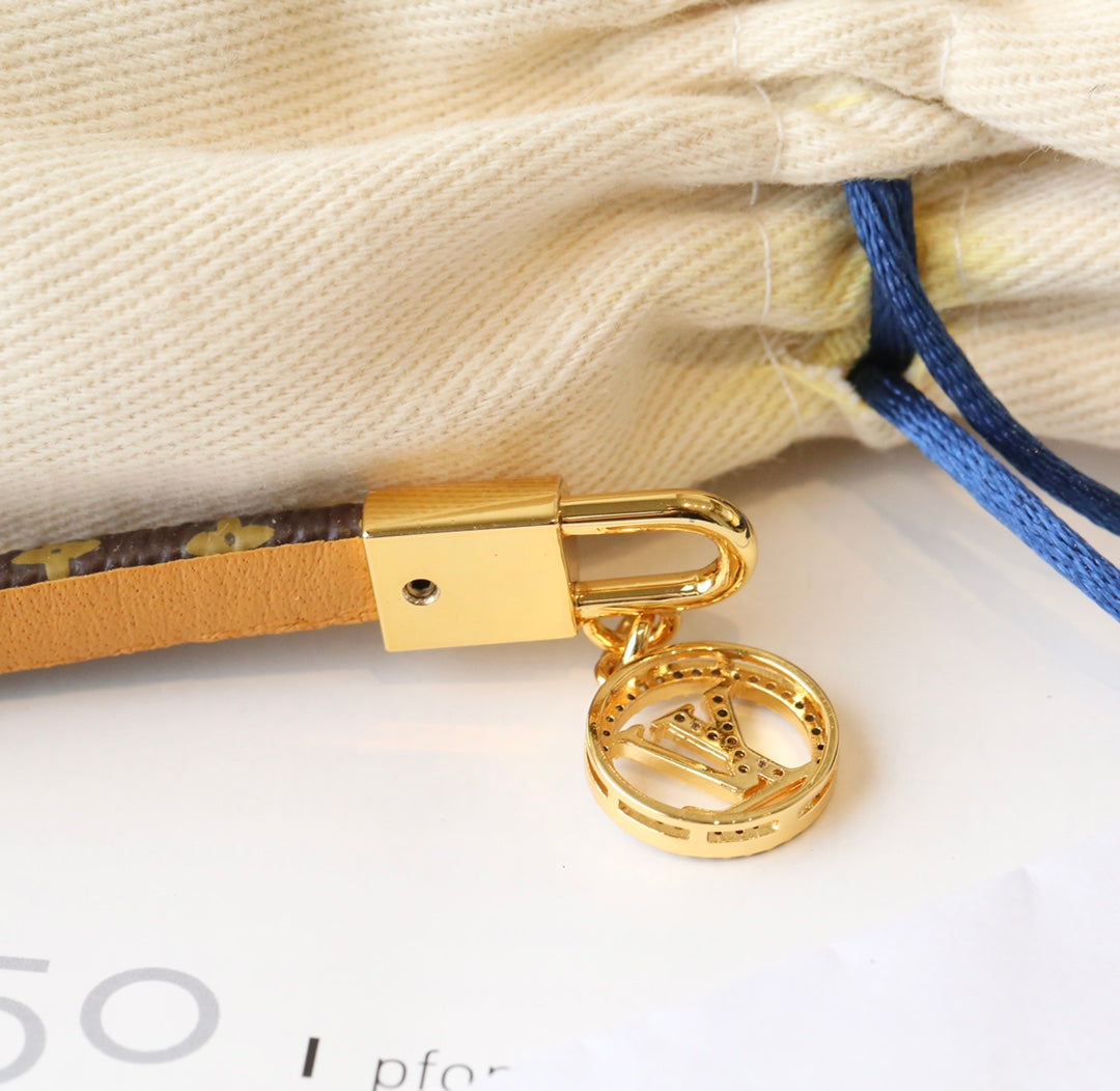 L Sparkling Pendant Strap Bracelet