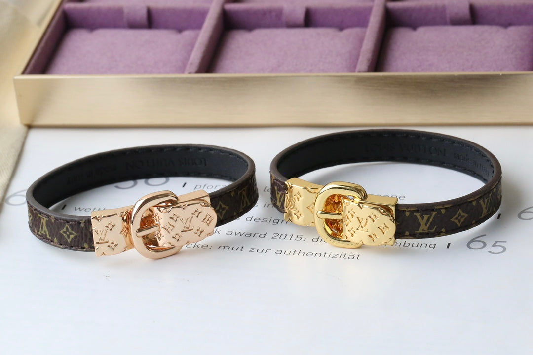 L Patterned Buckle Bracelet