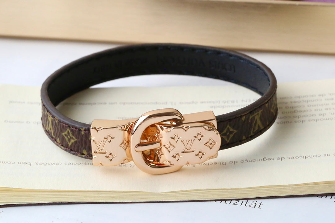 L Patterned Buckle Bracelet