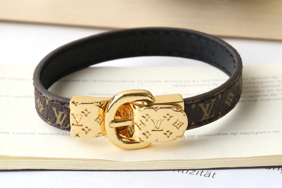 L Patterned Buckle Bracelet