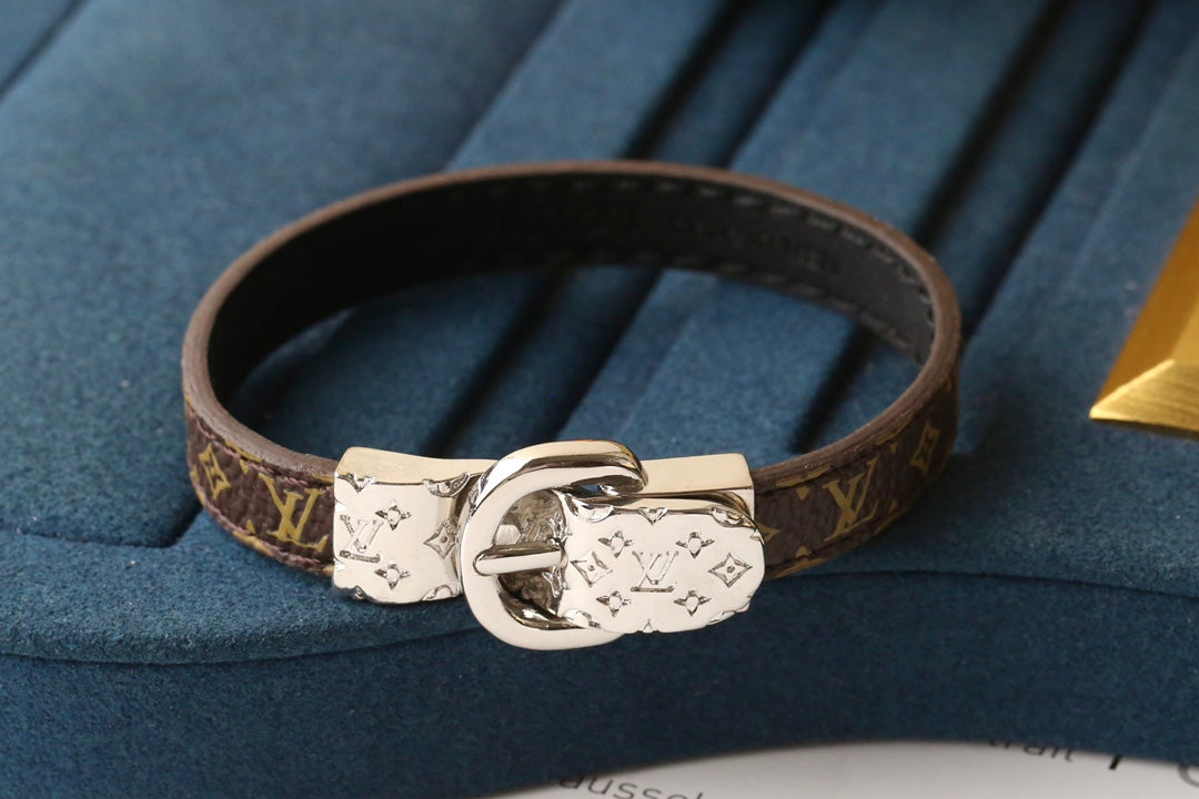 L Patterned Buckle Bracelet