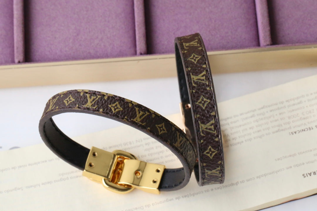 L Patterned Buckle Bracelet