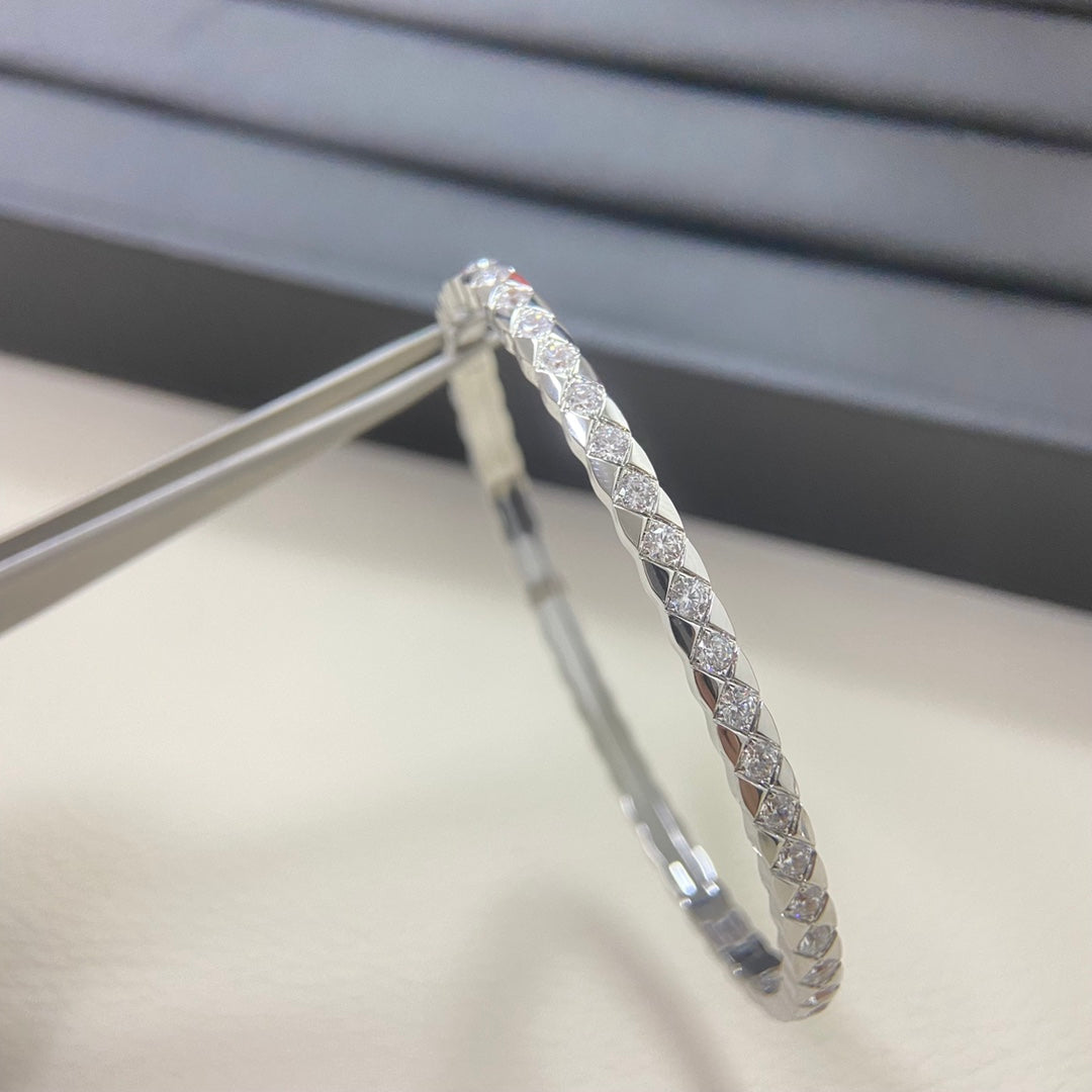 C Slim Sparkling Quilted Bangle