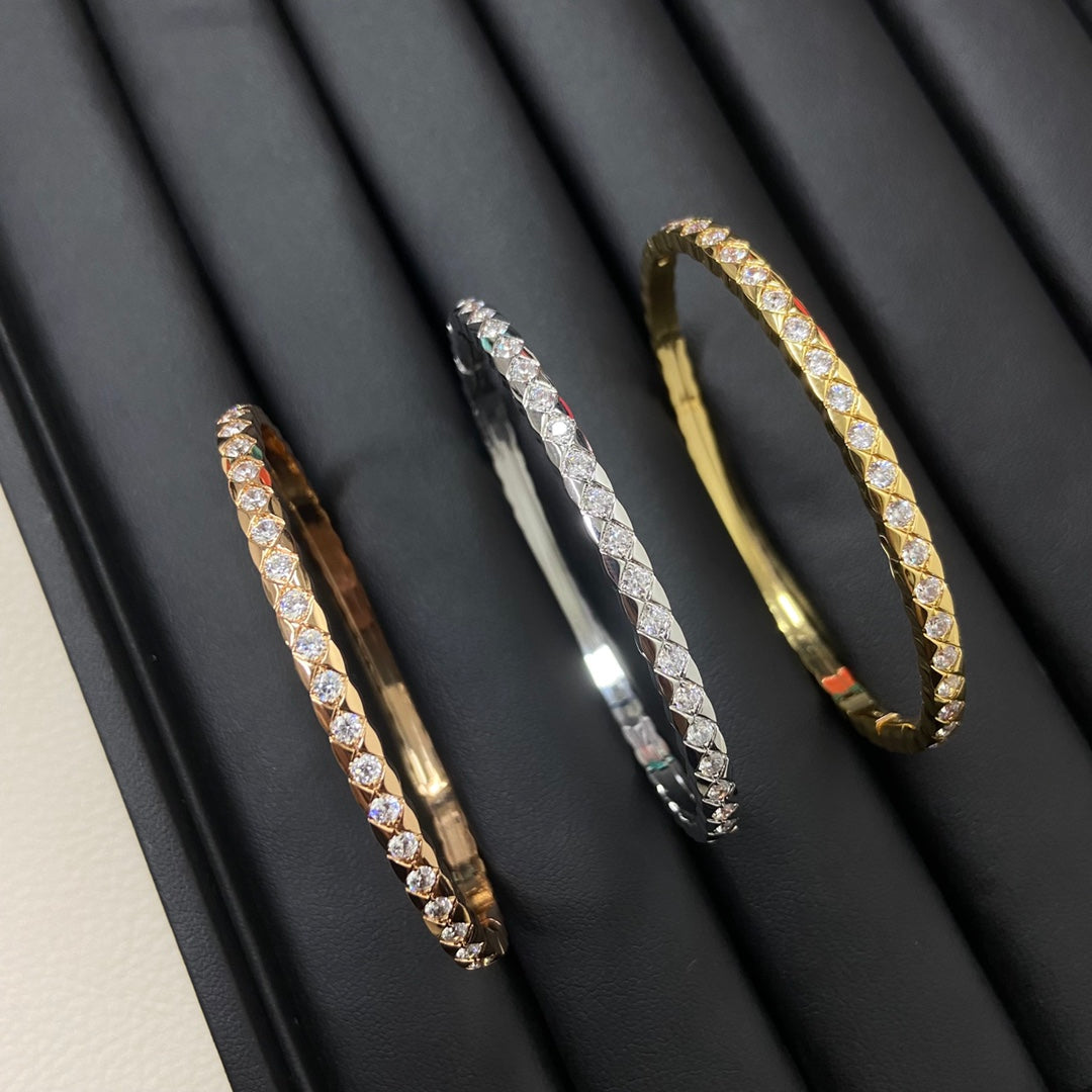 C Slim Sparkling Quilted Bangle