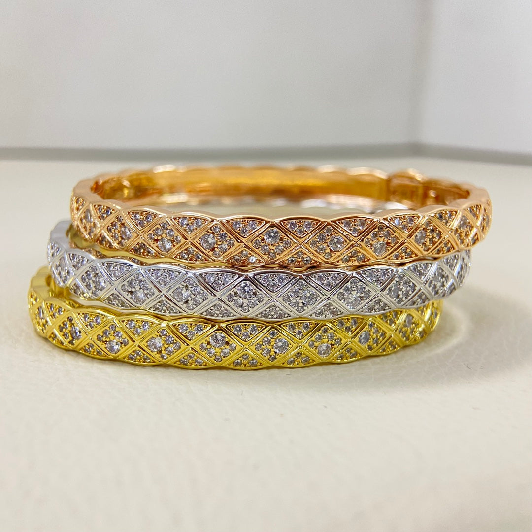 C Sparkling Quilted Bangle